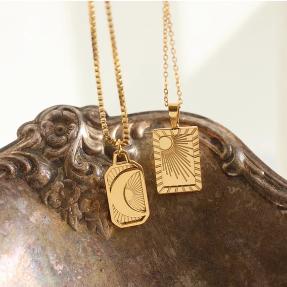 New 18K Gold Moon&Sun Pendant Necklace - Picture 5 of 7